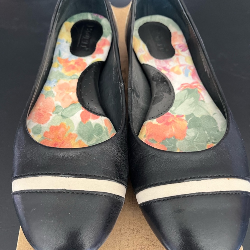 Born Black and Cream Flats NIB
